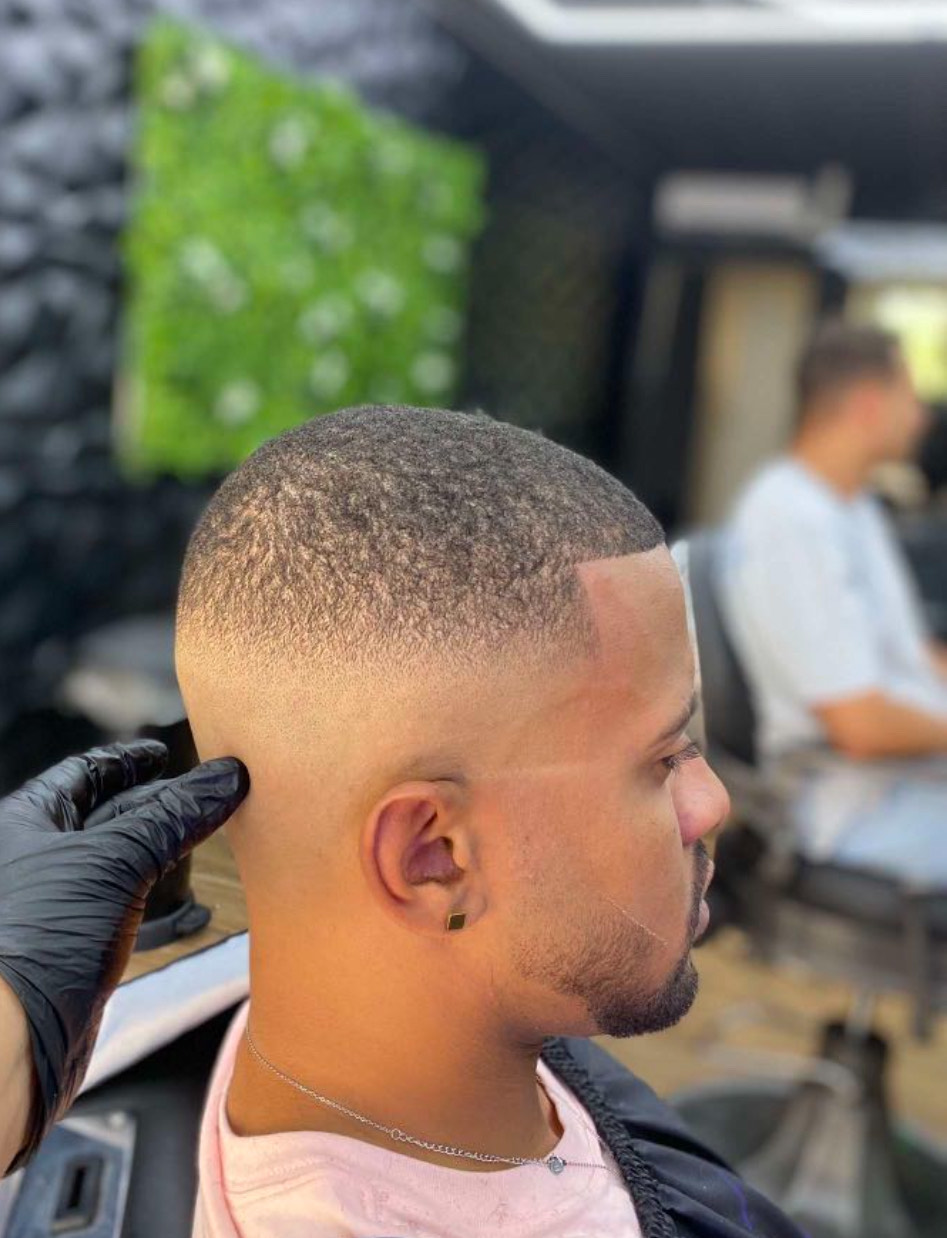 Profil d'une coupe courte texturée